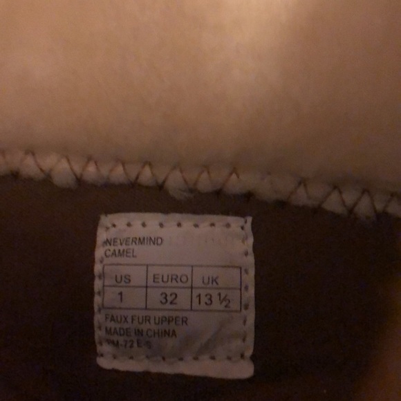 Michael Kors little girls boot with faux fur detailing - Picture 5 of 7